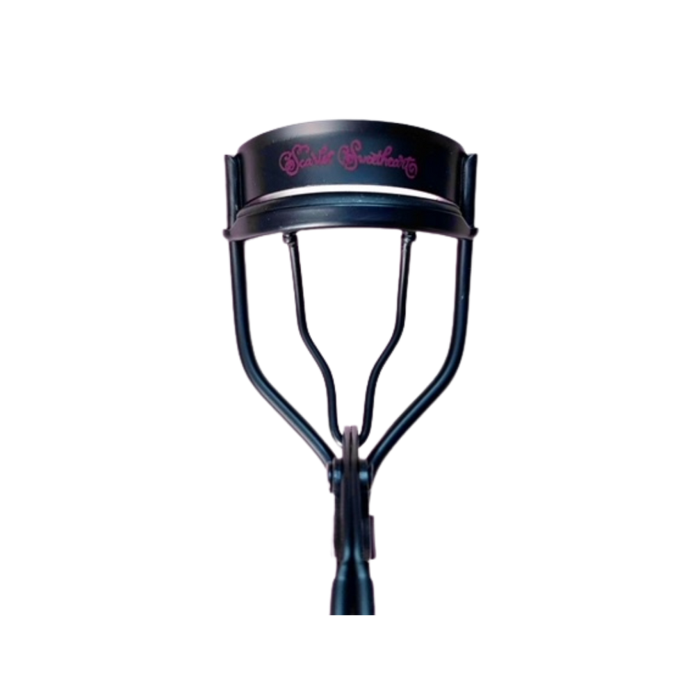 
                  
                    Scarlet Sweetheart Eyelash Curler
                  
                
